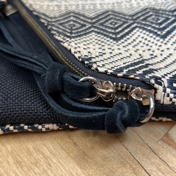 EXPRESS Envelope Faux Snakeskin Clutch - Picture 2 of 15